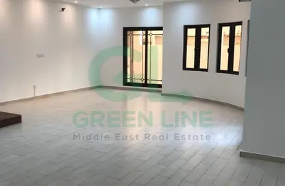 فيلا - 4 غرف نوم - 4 حمامات للبيع في توبلي - المحافظة الوسطى