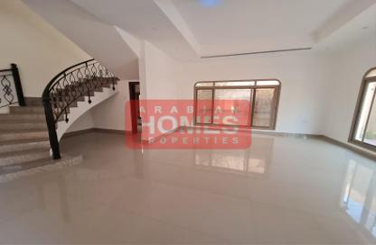 Compound - 4 Bedrooms - 5 Bathrooms for rent in Saar - Northern Governorate