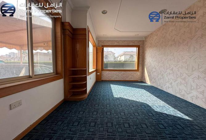 879567 - Property Image 2
