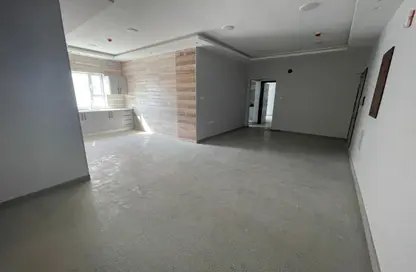 Office Space - Studio - 2 Bathrooms for rent in Al Qadam - Northern Governorate