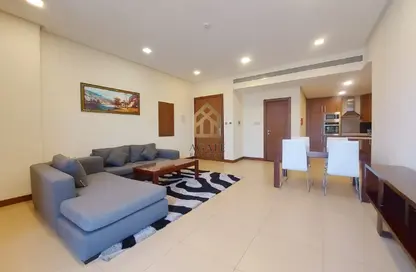 Apartment - 2 Bedrooms - 3 Bathrooms for rent in Al Juffair - Capital Governorate