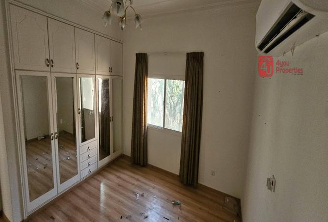 989412 - Property Image 3