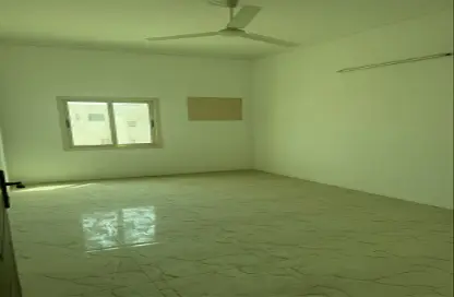 شقة - 2 غرف نوم - 2 حمامات للايجار في قلالي - المحرق