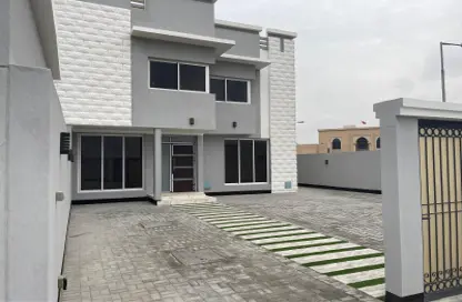 فيلا - 4 غرف نوم - 5 حمامات للايجار في الرفاع - المحافظة الجنوبية