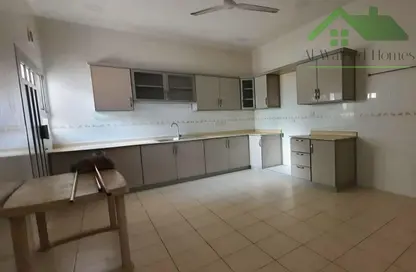 فيلا - 4 غرف نوم - 5 حمامات للايجار في الحد - المحرق