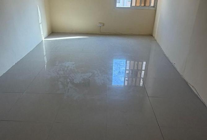 988589 - Property Image 2