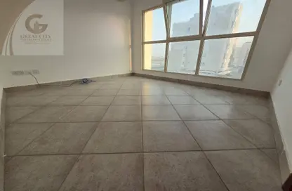 شقة - 2 غرف نوم - 2 حمامات للايجار في الجنبية - المحافظة الشمالية