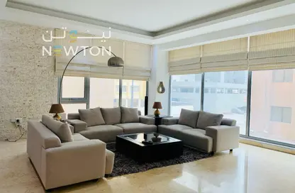 Apartment - 2 Bedrooms - 3 Bathrooms for rent in Al Juffair - Capital Governorate