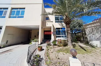 فيلا - 5 غرف نوم - 6 حمامات للبيع في القرية - المحافظة الشمالية