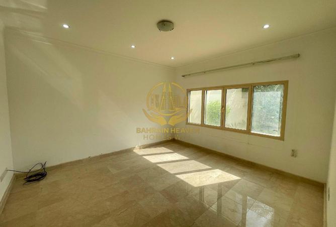954508 - Property Image 3