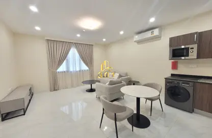 Apartment - 1 Bedroom - 1 Bathroom for rent in Al Burhama - Manama - Capital Governorate
