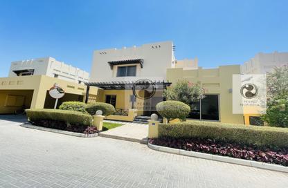 فيلا - 4 غرف نوم - 5 حمامات للايجار في الجنبية - المحافظة الشمالية