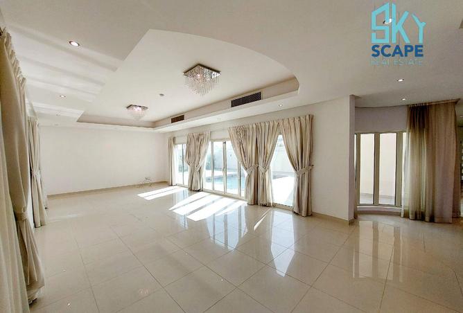 988259 - Property Image 3