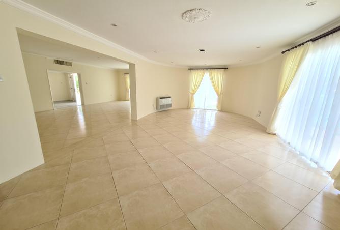 982457 - Property Image 3