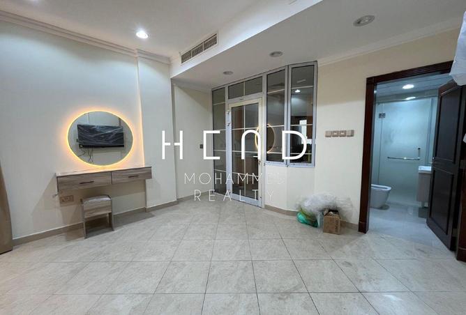 985285 - Property Image 2