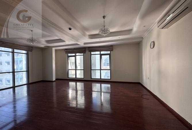 977598 - Property Image 2