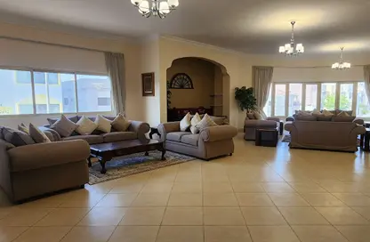 Apartment - 4 Bedrooms - 5 Bathrooms for rent in Mahooz - Manama - Capital Governorate