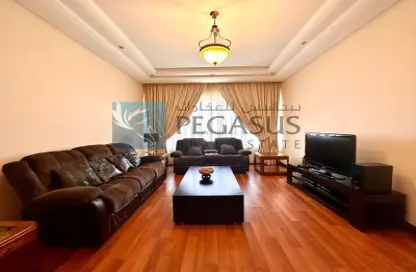 Living Room image for: Apartment - 2 Bedrooms - 3 Bathrooms for rent in Abraj Al Lulu - Manama - Capital Governorate, Image 1