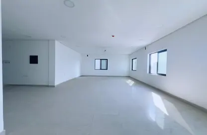 مكتب - استوديو - 2 حمامات للايجار في توبلي - المحافظة الوسطى