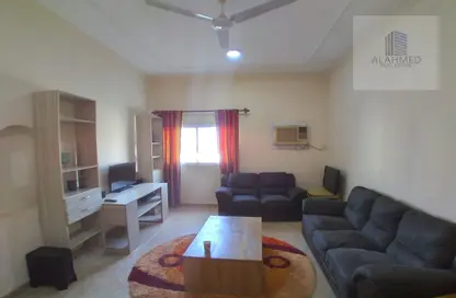 Living Room image for: Apartment - 2 Bedrooms - 2 Bathrooms for rent in Bu Ghazal - Manama - Capital Governorate, Image 1