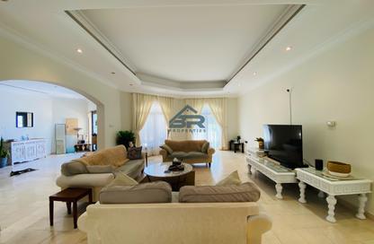 Compound - 5 Bedrooms - 4 Bathrooms for rent in Janabiya - Northern Governorate
