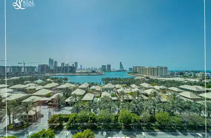 Apartment - 2 Bedrooms - 3 Bathrooms for sale in Reef Island - Capital Governorate