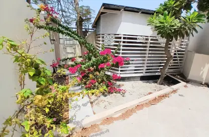 Villa - 5 Bedrooms - 6 Bathrooms for rent in Busaiteen - Muharraq Governorate