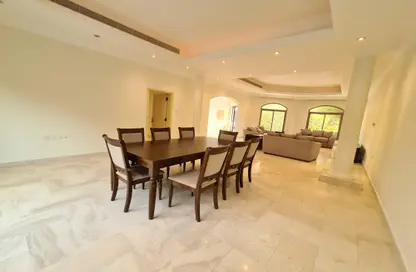 Dining Room image for: Villa - 5 Bedrooms - 5 Bathrooms for rent in Janabiya - Northern Governorate, Image 1