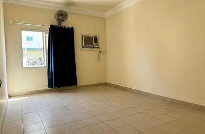 Apartment - 2 Bedrooms - 2 Bathrooms for rent in Salmaniya - Manama - Capital Governorate