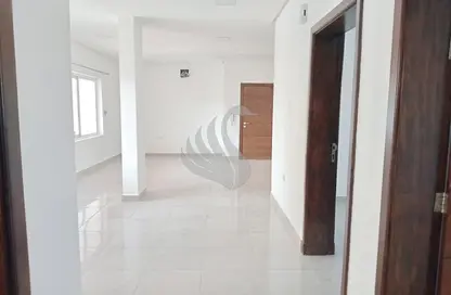 Hall / Corridor image for: Apartment - 3 Bedrooms - 2 Bathrooms for rent in Tubli - Central Governorate, Image 1