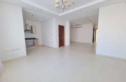 شقة - 2 غرف نوم - 3 حمامات للايجار في الجنبية - المحافظة الشمالية