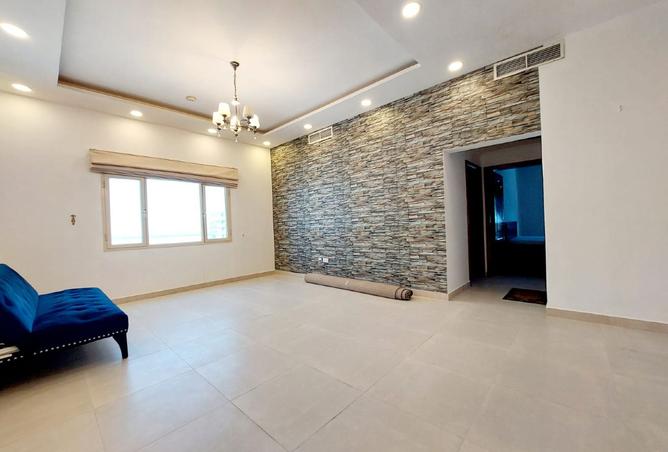 958253 - Property Image 2