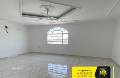 Empty Room image for: Apartment - 2 Bedrooms - 2 Bathrooms for rent in Dumistan - Northern Governorate, Image 1