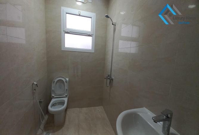 869598 - Property Image 3