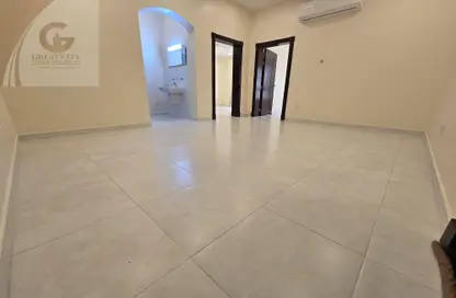 شقة - 2 غرف نوم - 2 حمامات للايجار في الجنبية - المحافظة الشمالية