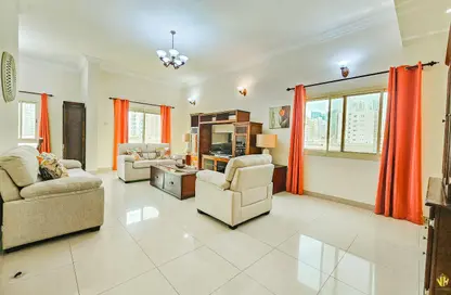 Apartment - 3 Bedrooms - 3 Bathrooms for rent in Al Juffair - Capital Governorate