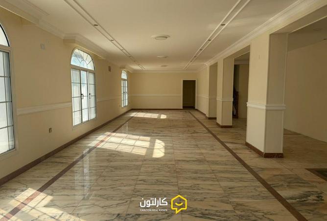 989312 - Property Image 3