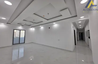 Apartment - 5 Bedrooms - 5 Bathrooms for sale in Hidd - Muharraq Governorate