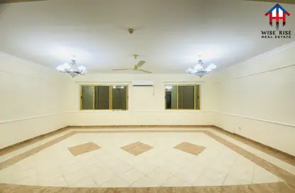 Empty Room image for: Apartment - 2 Bedrooms - 3 Bathrooms for rent in Mahooz - Manama - Capital Governorate, Image 1