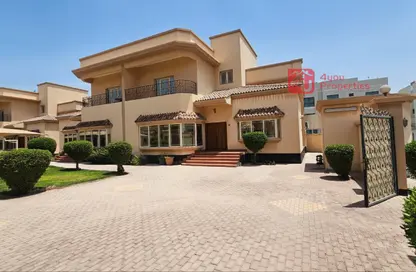 Villa - 4 Bedrooms - 5 Bathrooms for rent in Al Juffair - Capital Governorate