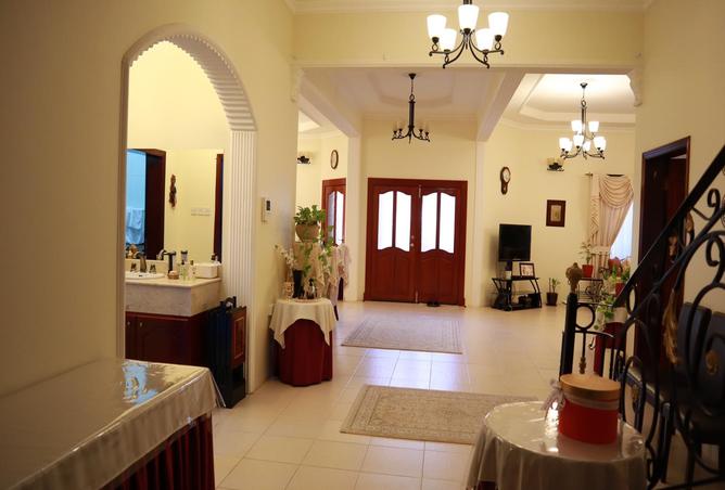 981131 - Property Image 2