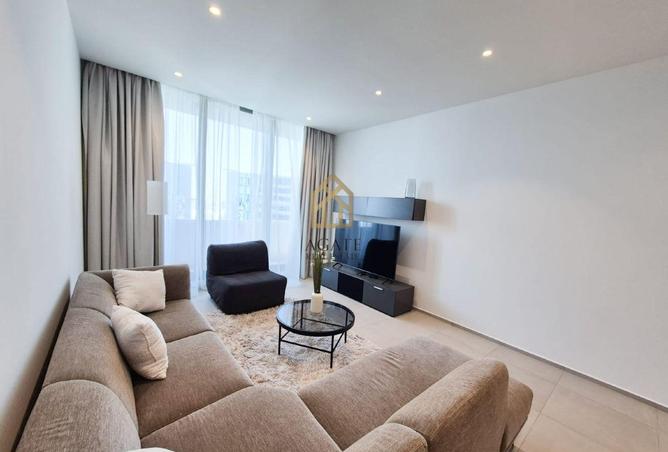 991787 - Property Image 2