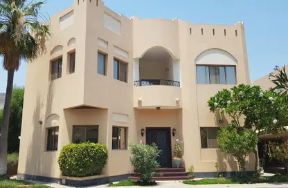 Outdoor House image for: Compound - 4 Bedrooms - 4 Bathrooms for rent in Janabiya - Northern Governorate, Image 1
