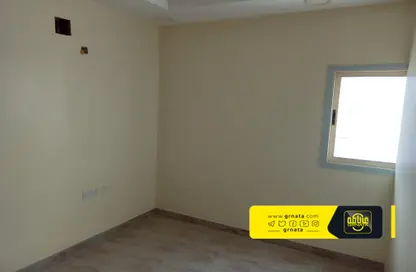 Apartment - 3 Bedrooms - 2 Bathrooms for rent in Sanabis - Manama - Capital Governorate
