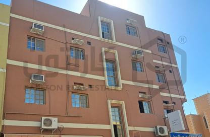 عمارة بالكامل - استوديو - 8 حمامات للبيع في سترة - المحافظة الوسطى