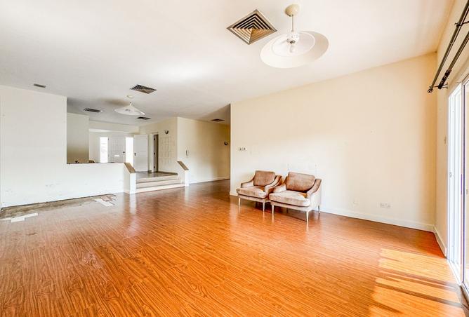 983489 - Property Image 2