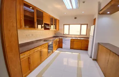 Compound - 4 Bedrooms - 5 Bathrooms for rent in Janabiya - Northern Governorate