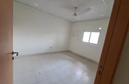 Staff Accommodation - Studio - 5 Bathrooms for rent in Salmabad - Central Governorate