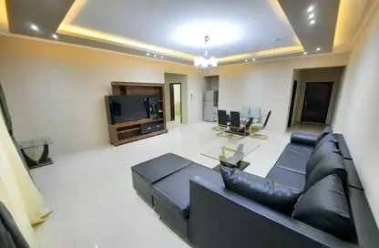 Apartment - 3 Bedrooms - 3 Bathrooms for rent in Busaiteen - Muharraq Governorate