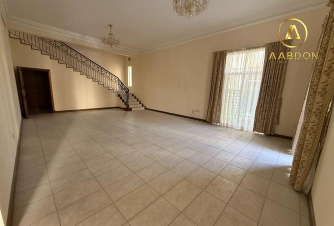 989484 - Property Image 2